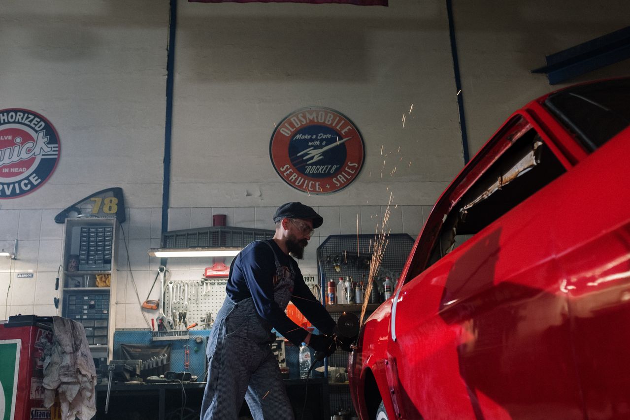 Industrial workshop and vehicle refinishing work